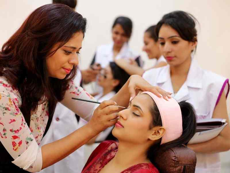 Free Beautician Training 